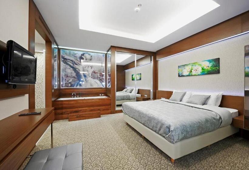 Suite Llit King, Ramada By Wyndham Podgorica