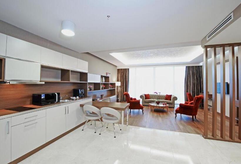 Suite Llit King, Ramada By Wyndham Podgorica