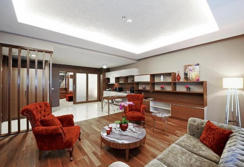 Suite Llit King, Ramada By Wyndham Podgorica