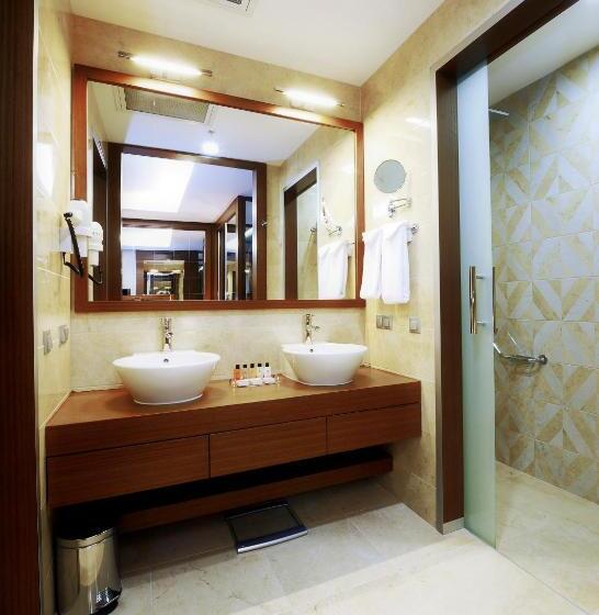 Suite Llit King, Ramada By Wyndham Podgorica