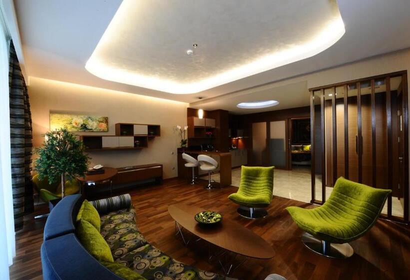 سوئیت با تخت بزرگ, Ramada By Wyndham Podgorica