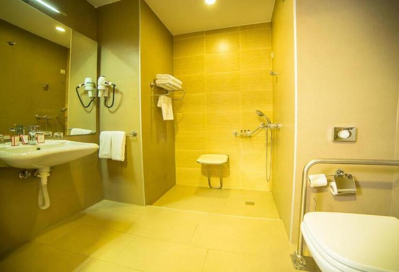 Habitació Estàndard Adaptada per a Discapacitats, Ramada By Wyndham Podgorica