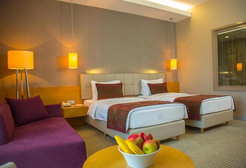 اتاق لوکس, Ramada By Wyndham Podgorica