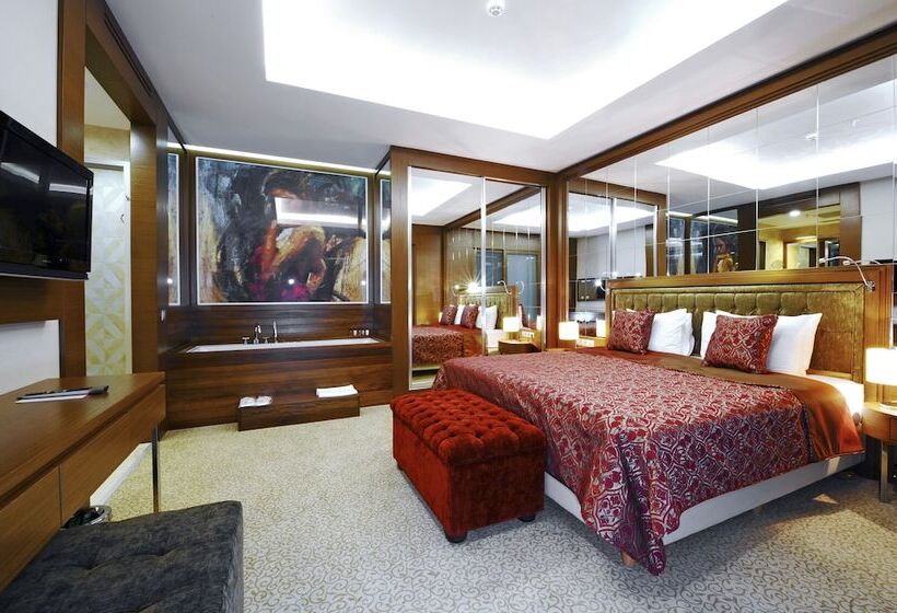 Suite, Ramada By Wyndham Podgorica