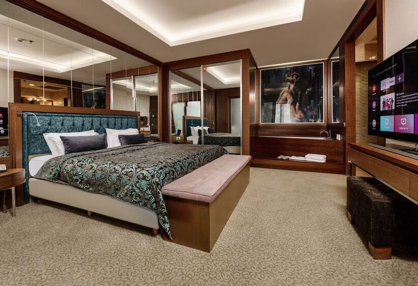 Suite, Ramada By Wyndham Podgorica