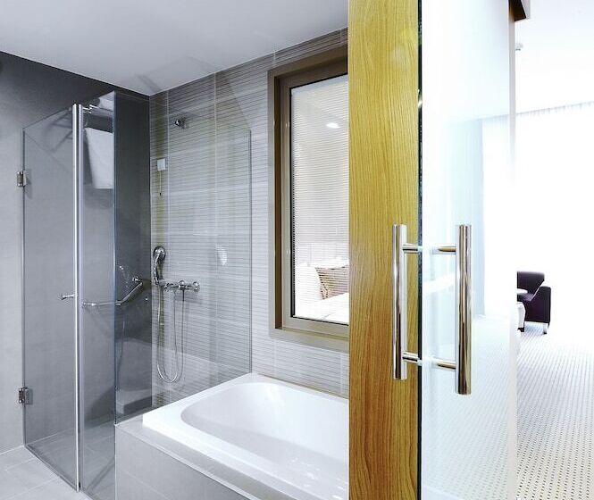 Habitació Deluxe, Ramada By Wyndham Podgorica