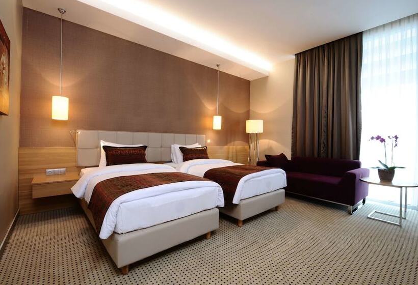 اتاق لوکس, Ramada By Wyndham Podgorica
