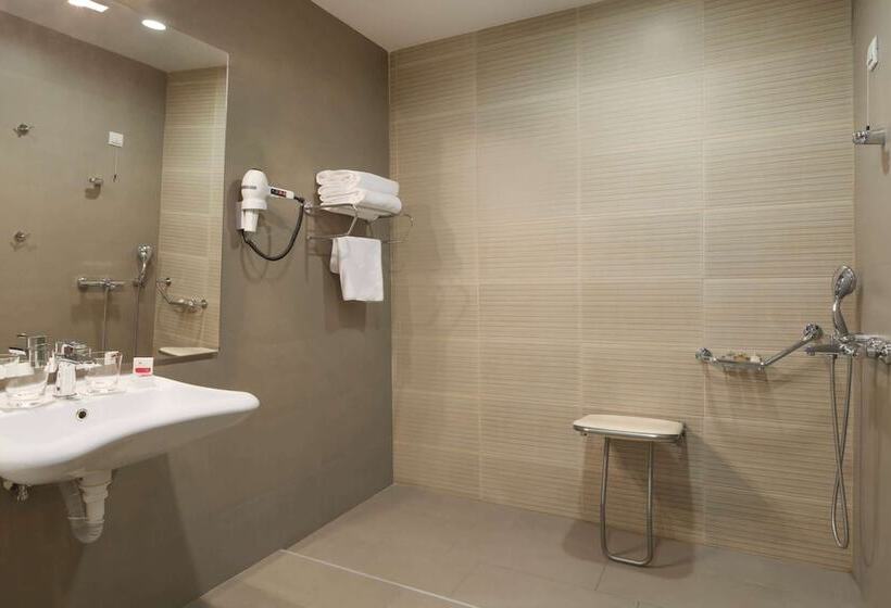 Habitació Estàndard Adaptada per a Discapacitats, Ramada By Wyndham Podgorica