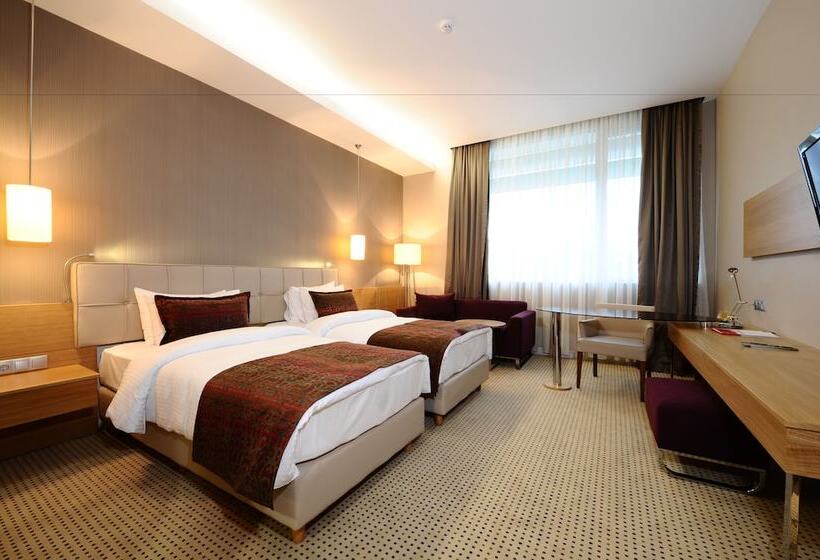 Habitació Estàndard Adaptada per a Discapacitats, Ramada By Wyndham Podgorica