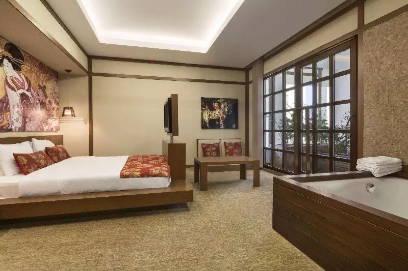 Suite King Bed
