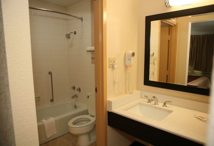 غرفة ديلوكس, Red Roof Inn & Suites Cave City