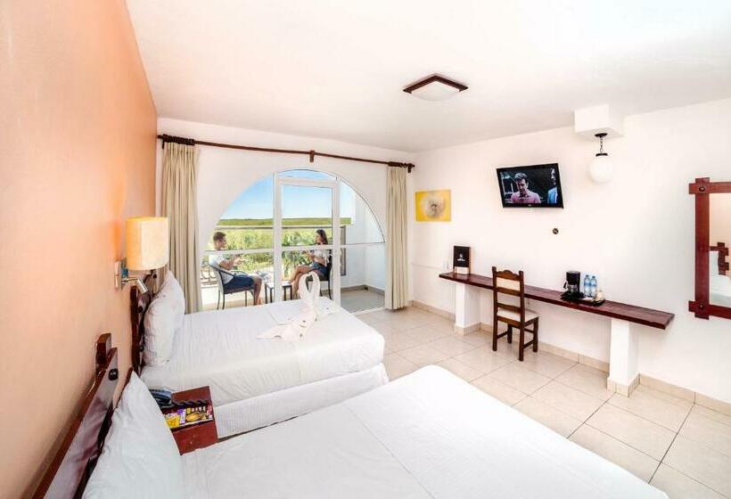 غرفة قياسية مطلّة علي حمام السباحة, Uxmal Resort Maya