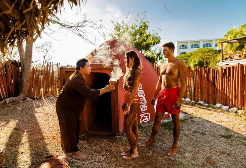 غرفة قياسية مطلّة علي حمام السباحة, Uxmal Resort Maya