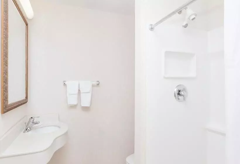 Standard-huone King-vuode, Days Inn By Wyndham Albany Suny