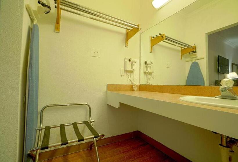 Номер Стандарт, Knights Inn Kingsville