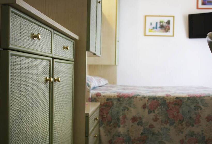 Студия Стандарт, Residence Charles