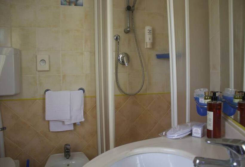 דירת חדר, Residence Charles