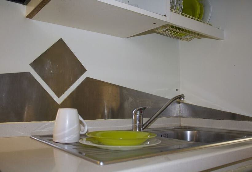 דירת שני חדרים, Residence Charles