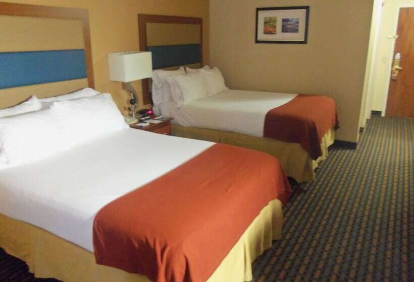 غرفه قياسيه سريرين مزدوجين, Holiday Inn Express Hotel & Suites Sanford, An Ihg