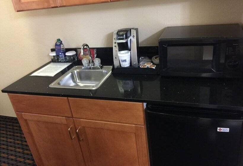 جناح, Holiday Inn Express Hotel & Suites Sanford, An Ihg