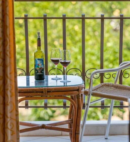 اتاق سوپریور با چشمانداز جانبی دریا, Aquarius