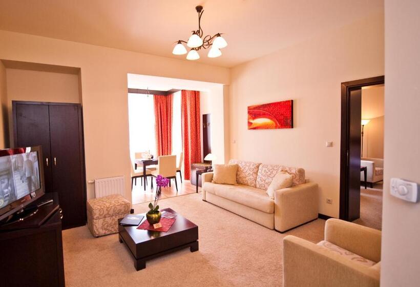 جناح عائلي, Aurum