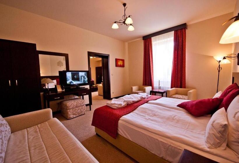 جناح عائلي, Aurum