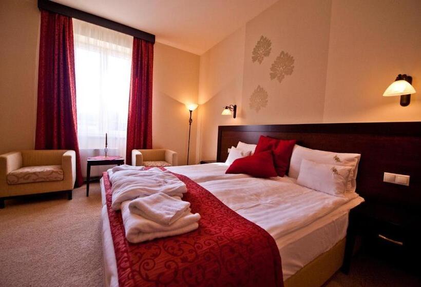 جناح عائلي, Aurum