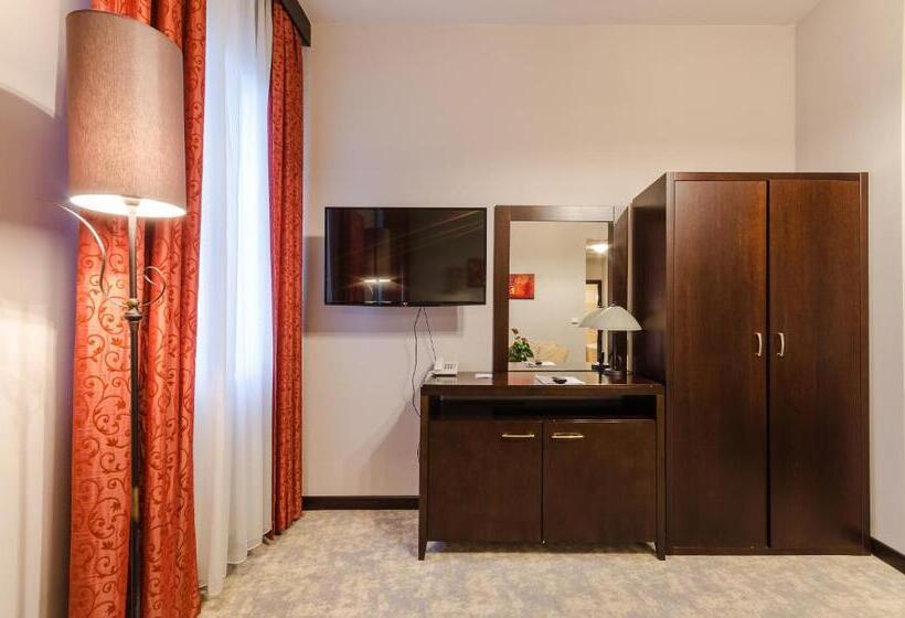 جناح عائلي, Aurum