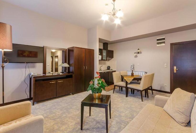 جناح عائلي, Aurum