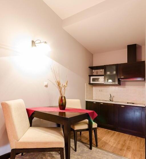 غرفة قياسية مزوَّدة بشُرفة, Aurum