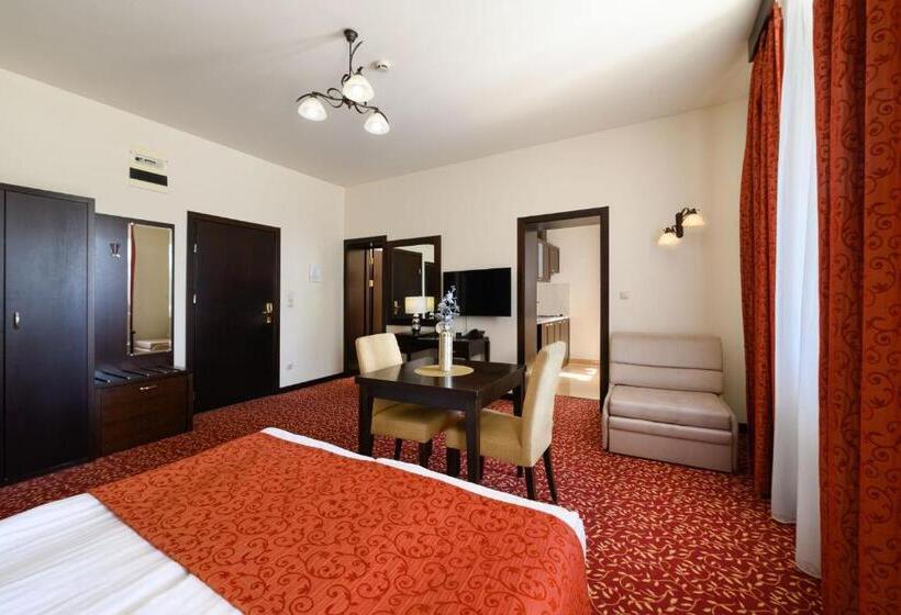 غرفة قياسية مزوَّدة بشُرفة, Aurum