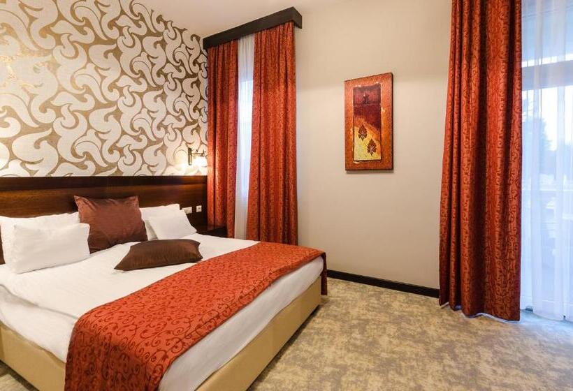 جناح مزود بتراس, Aurum