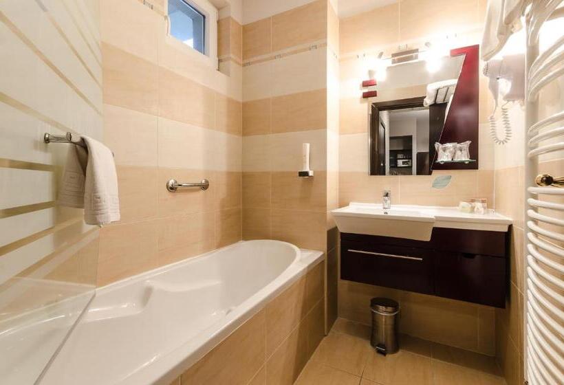 جناح مزود بتراس, Aurum