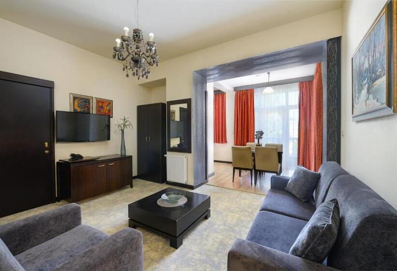 جناح مزود بتراس, Aurum