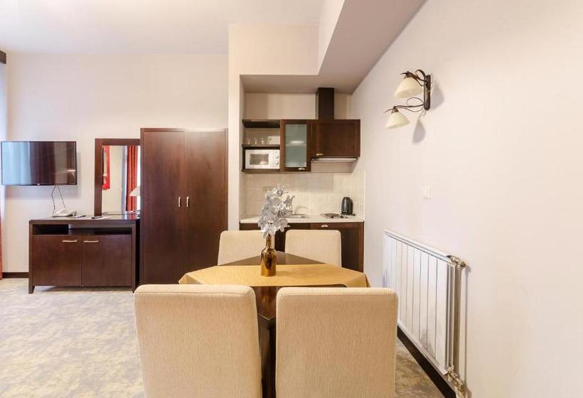 جناح عائلي, Aurum