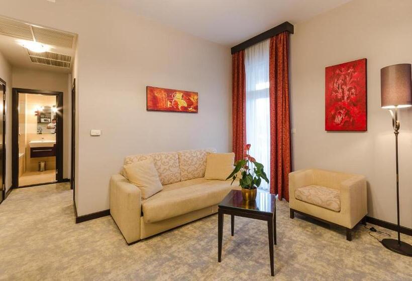 Family Suite, Aurum