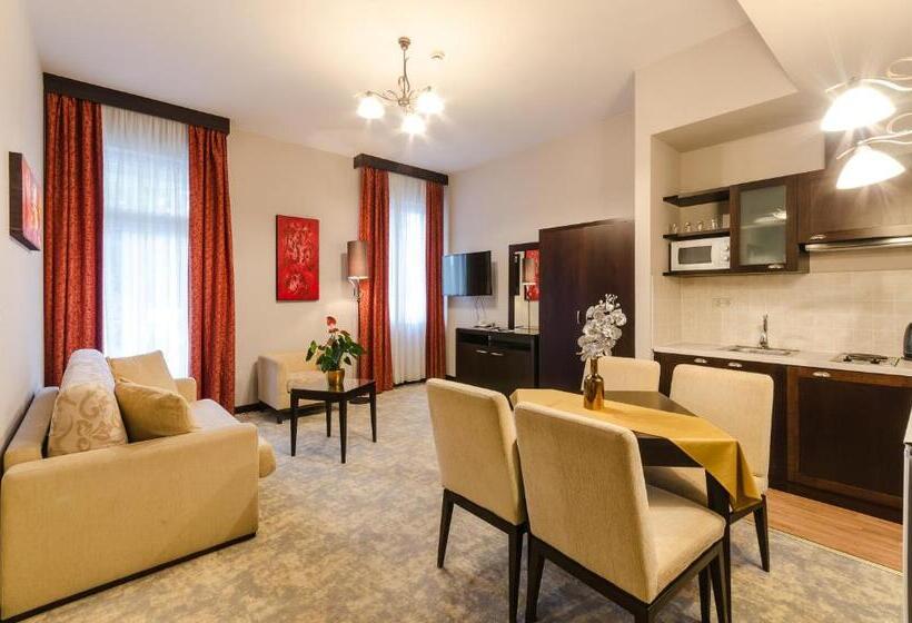 جناح عائلي, Aurum