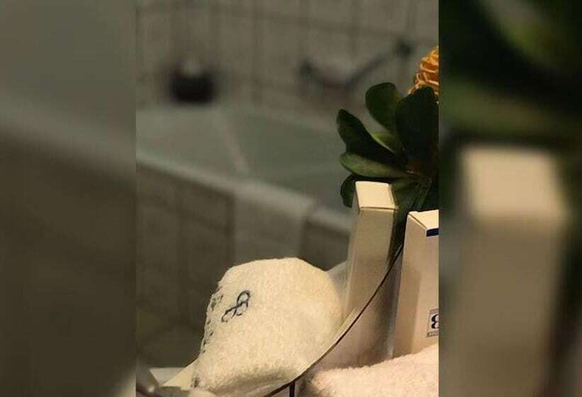 سوییت جونیور, Bano Palace