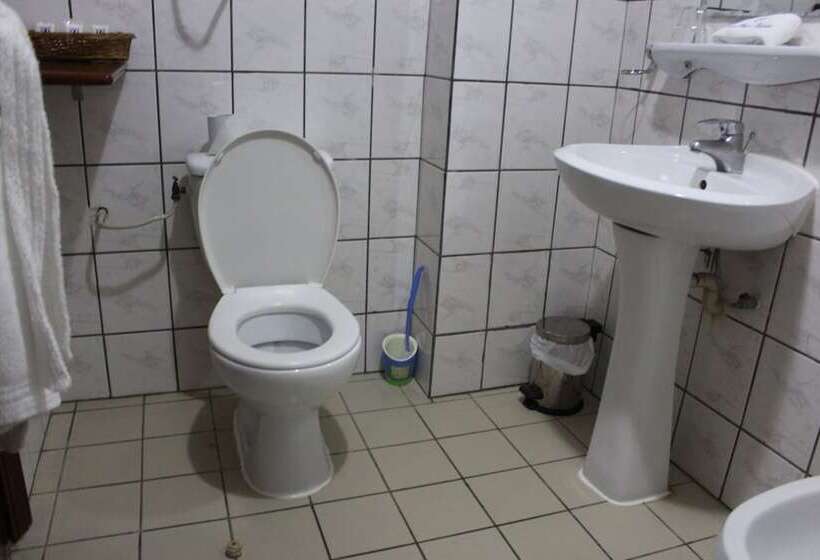 سوییت جونیور, Bano Palace