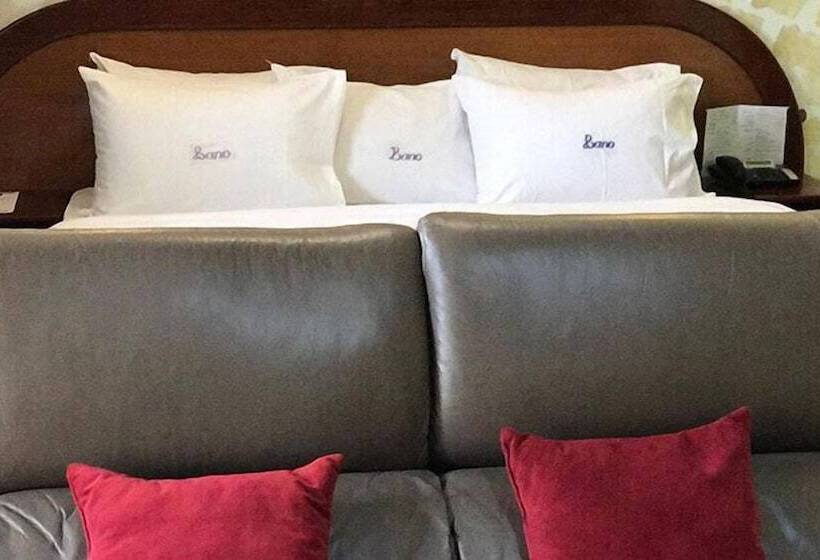 سوییت جونیور, Bano Palace