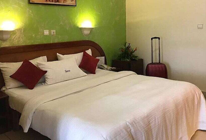 سوئیت سینیور, Bano Palace