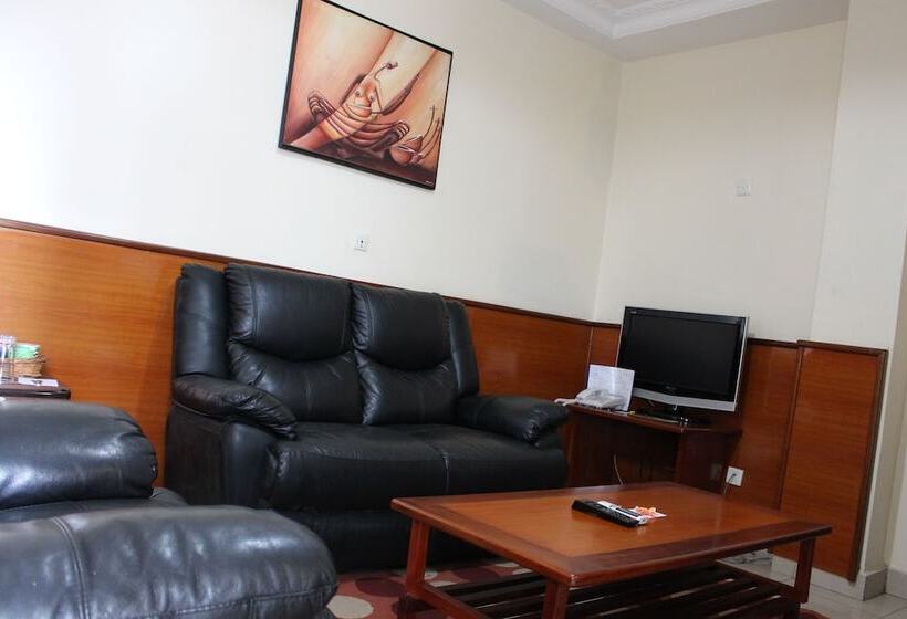 سوئیت سینیور, Bano Palace