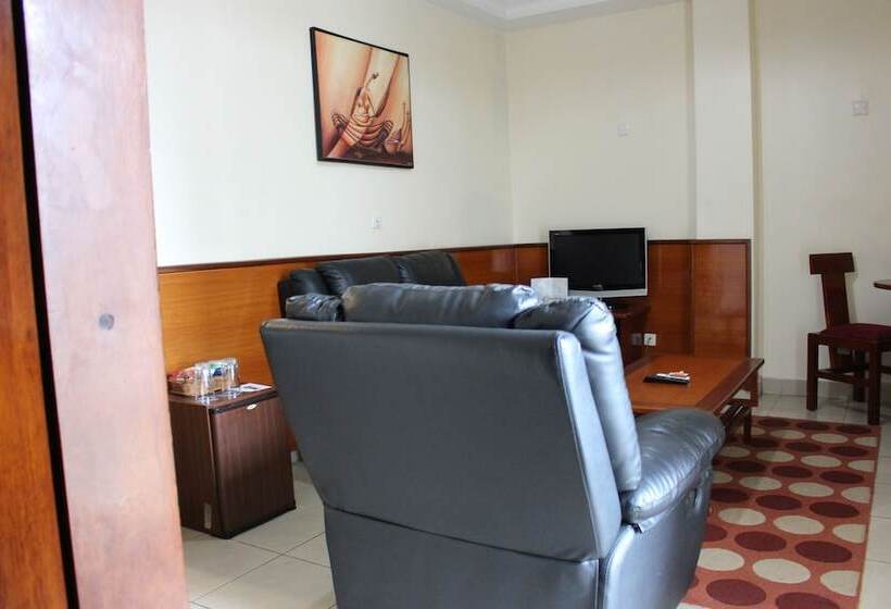 سوئیت سینیور, Bano Palace