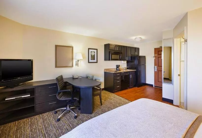 クイーンベッドのスタンダードスタジオ, Candlewood Suites Indianapolis Airport, An Ihg