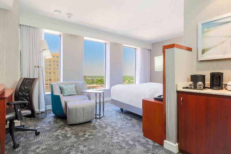 带大床的标准间, Courtyard By Marriott Amarillo Downtown