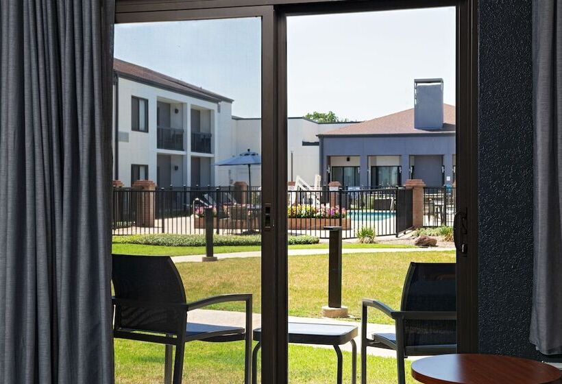 سوییت, Courtyard Fort Worth University Drive