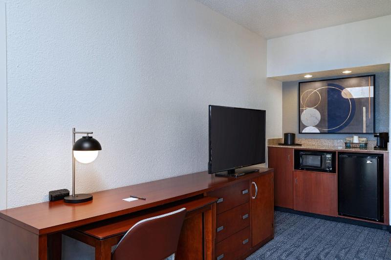 سوئیت با تخت بزرگ, Courtyard Fort Worth University Drive