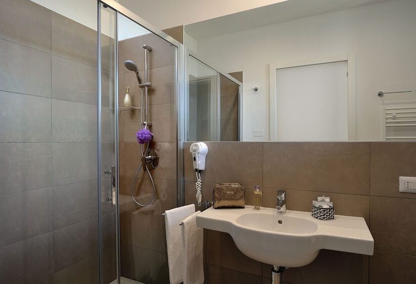 컴포트 룸, Delle Nazioni