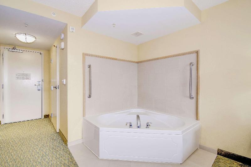 غرفة قياسية سرير كينج, Hilton Garden Inn Waldorf